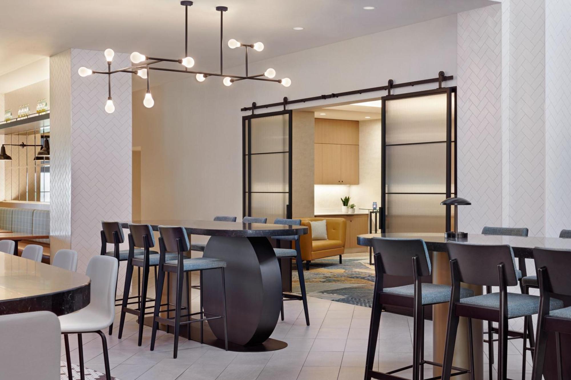 Delta Hotels Calgary Airport In-Terminal Eksteriør billede