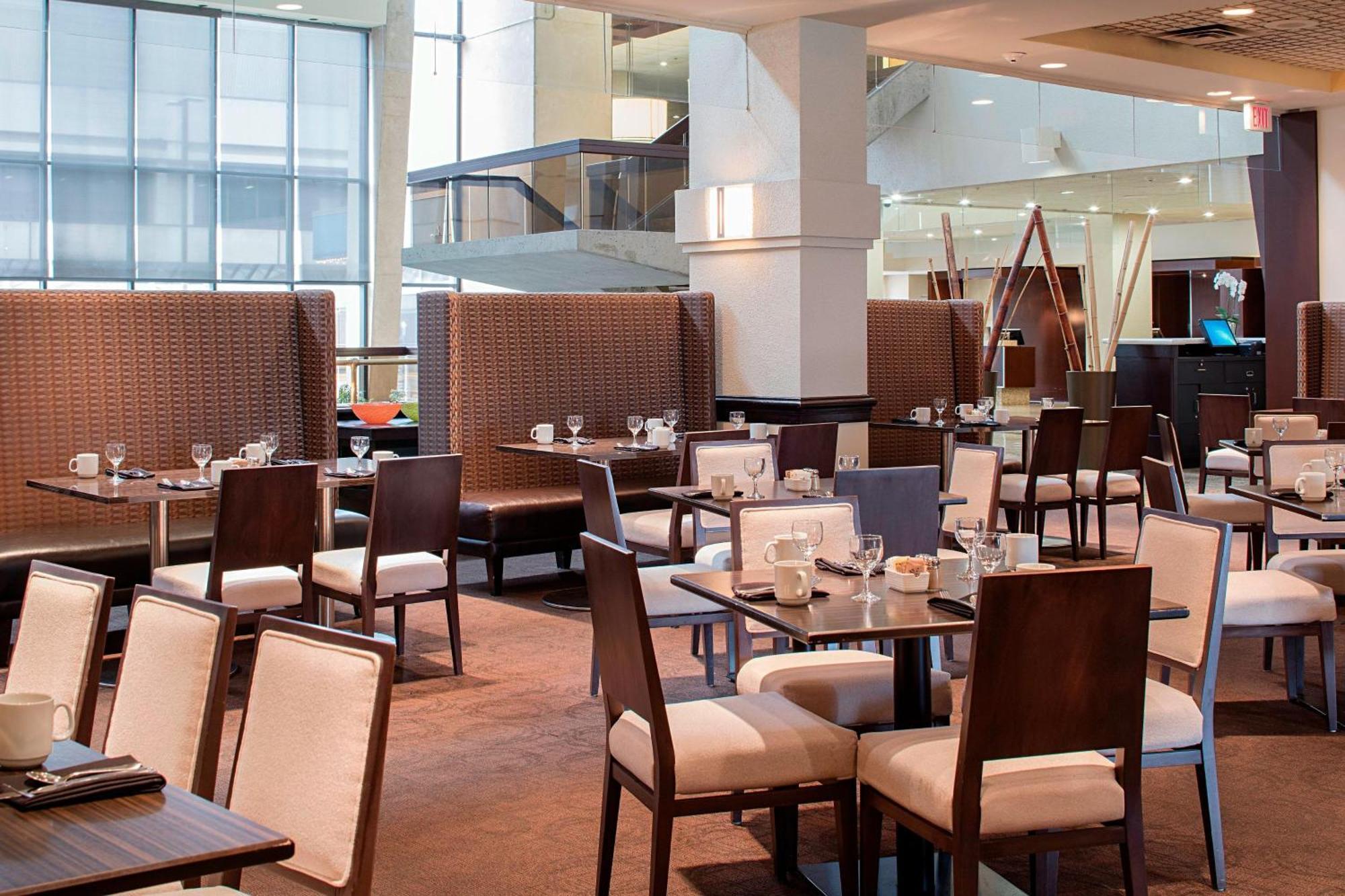 Delta Hotels Calgary Airport In-Terminal Eksteriør billede